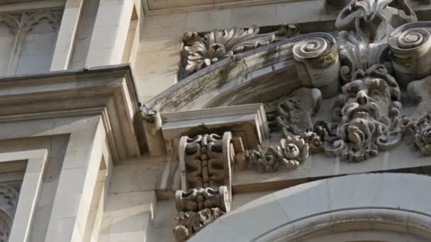 Skulpturen aus der Abtei Westmünster — Stockvideo