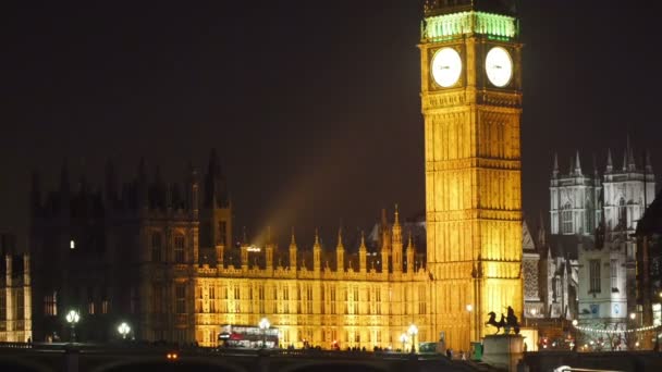 El hermoso Big Ben iluminado — Vídeo de stock