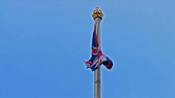 Bastón de bandera en el Palacio de Buckingham . — Vídeo de stock