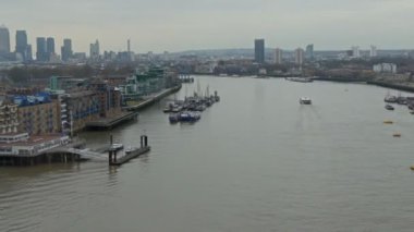 Thames Nehri'nin görünümü