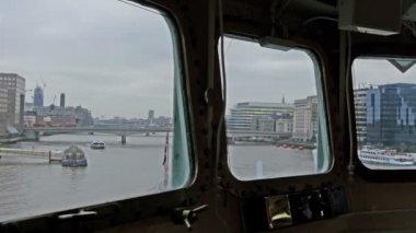 Mürettebat kabin üstünde pencere eşiği