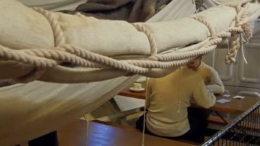 Beyaz bezler ve halatlar