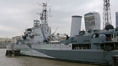 Savaş gemisi çok büyük kısmı