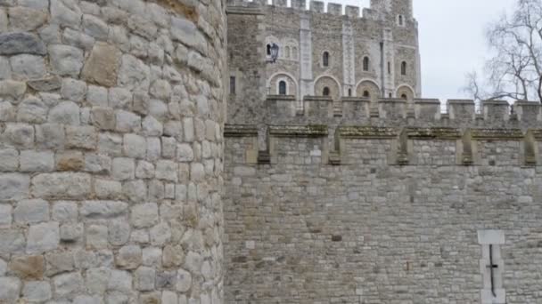 Vista frontal de la torre de Santo Tomás — Vídeos de Stock