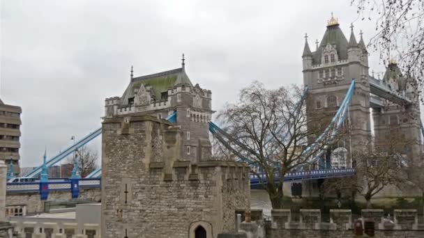 Součástí blue Tower Bridge — Stock video