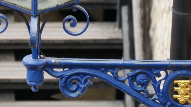 La couronne sur le lampadaire — Video