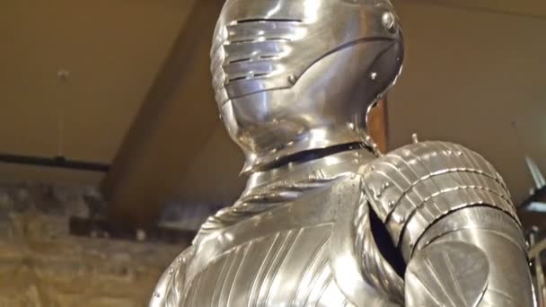 Detaljer av knight metal passar staty — Stockvideo