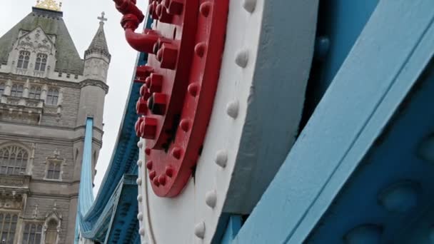 Ένα μέρος της μπλε Tower Bridge — Αρχείο Βίντεο