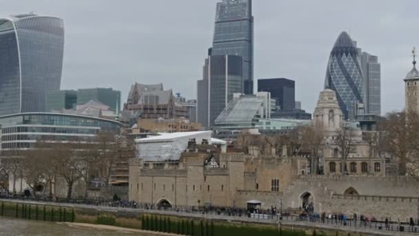 Hohe gebäude in london — Stockvideo