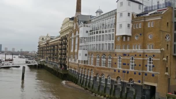 Der Hafenhafen in der Themse — Stockvideo