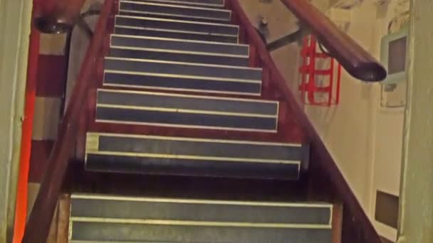 Treppen nach oben — Stockvideo