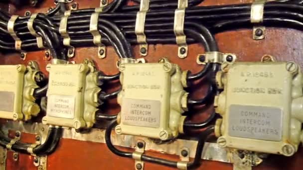 Circuitos eléctricos dentro del buque de guerra — Vídeo de stock