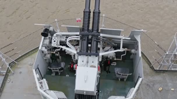 Vista superior del cañón de artillería — Vídeos de Stock