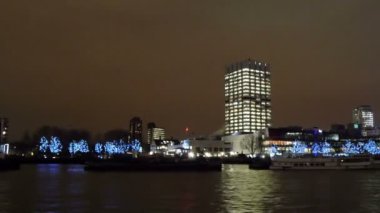 Thames Nehri seyir ederken