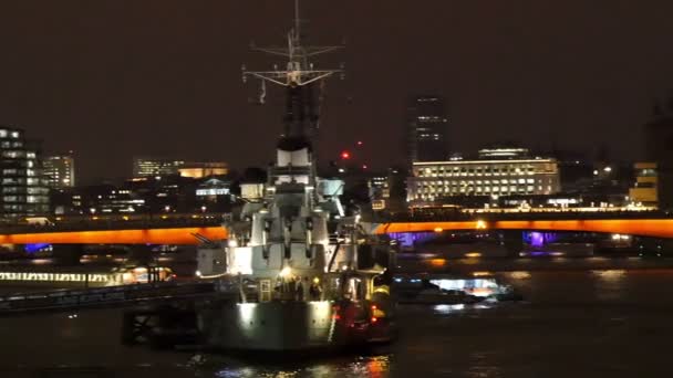 Белфастский военный корабль в Темзе — стоковое видео
