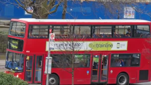 Os autocarros vermelhos em Londres — Vídeo de Stock