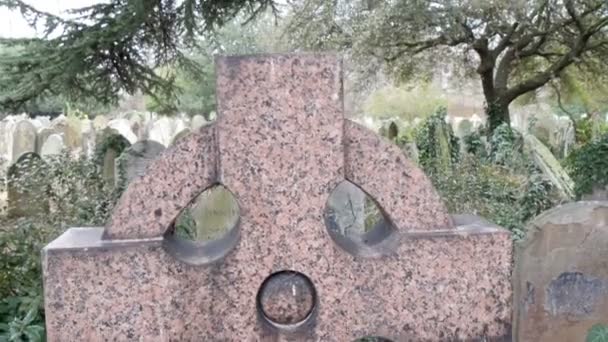 Lots of gravestones and tombstones — Stock Video