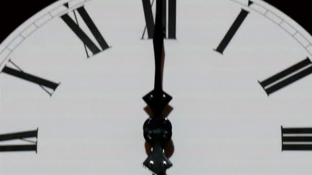 horloge murale blanche avec main noire 
