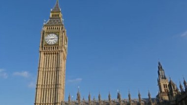 Big Ben kule Londra saati