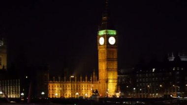 Big Ben odaklanır sarı ışık