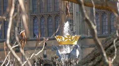 Westminster Abbey üzerinde küçük çimlenme çeşme