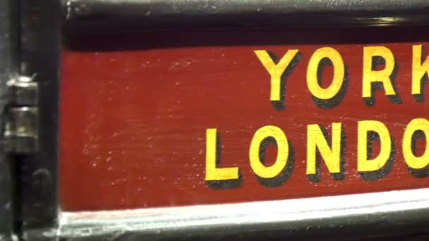 York London etiketten på vagn — Stockvideo