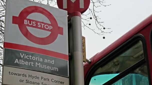 A Bus stop lane — Stock Video