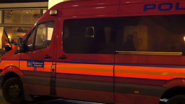スタンバイ状態に赤の警察車 — ストック動画