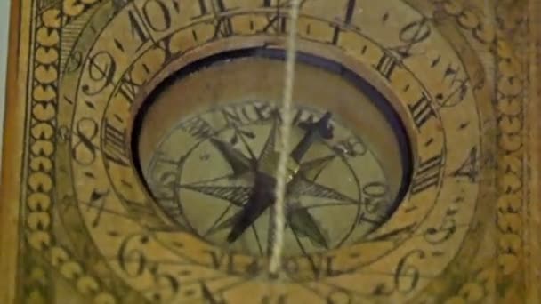 Tipo vintage de reloj con un aspecto antiguo — Vídeo de stock