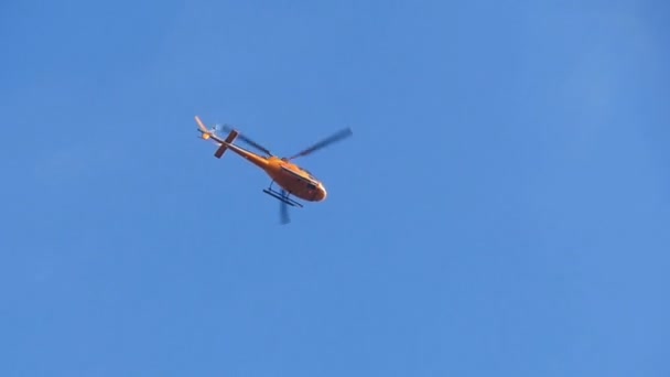 Londra'nın kahverengi helikopter — Stok video