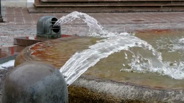 Kiełkowanie wód duże fontanny — Wideo stockowe