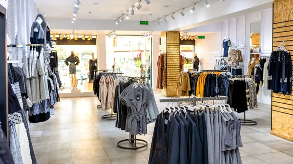 Vrouw Kleding Hanger Moderne Winkel Boetiek — Stockfoto