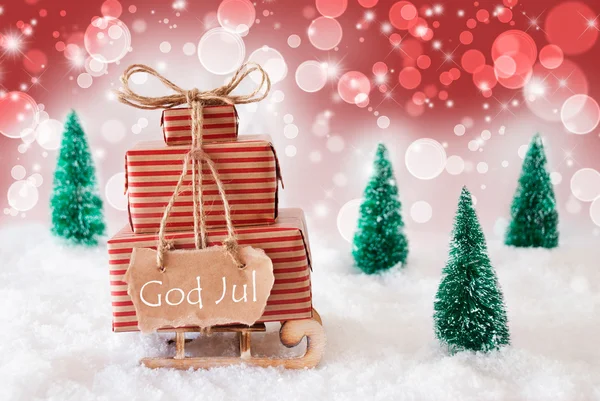 SLEIGH na czerwonym tle, Bóg Jul oznacza Wesołych Świąt — Zdjęcie stockowe
