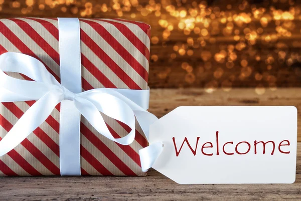 Atmospheric Christmas Gift With Label, Welcome — Stock Photo, Image