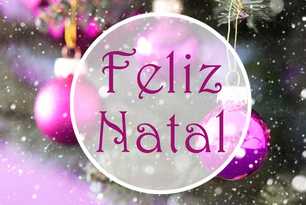 Bolas de cuarzo rosa, Feliz Natal significa Feliz Navidad —  Fotos de Stock