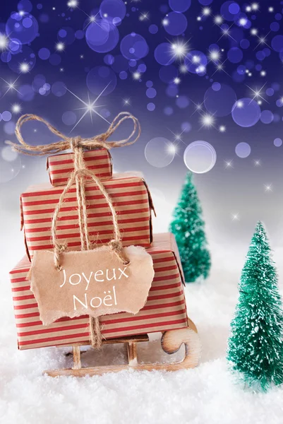 Sleigh vertical, fundo azul, Joyeux Noel significa Feliz Natal — Fotografia de Stock