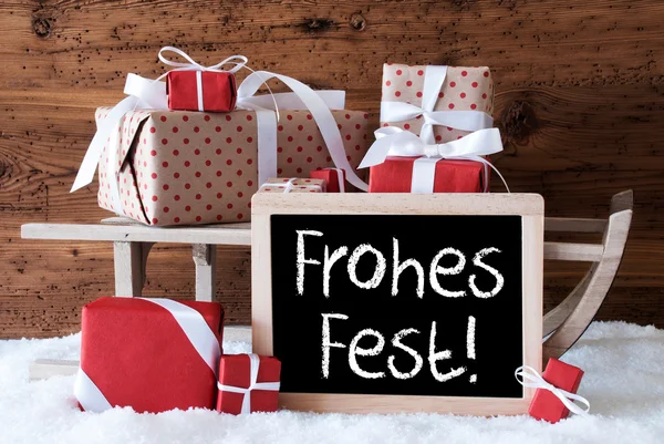 Slitta con regali sulla neve, Frohes Fest significa Buon Natale — Foto Stock