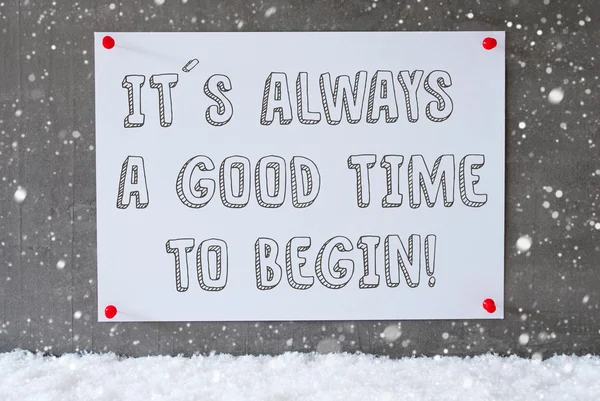 Etiqueta na parede de cimento, flocos de neve, citar sempre tempo para começar — Fotografia de Stock