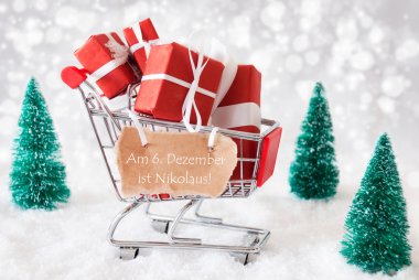 Noel hediyeleri ve kar, Nikoluas anlamına gelir Nicholas Day ile trolly