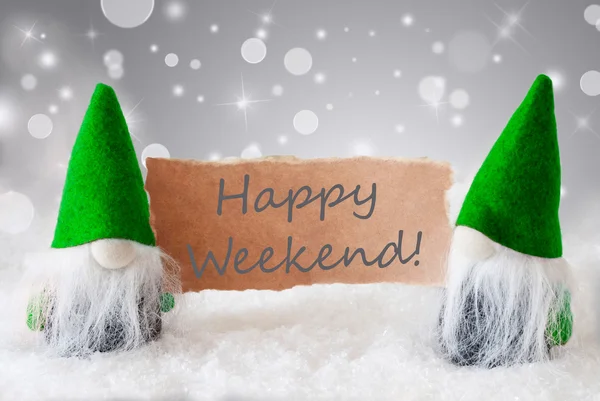 Gnomos verdes com cartão e neve, texto feliz fim de semana — Fotografia de Stock