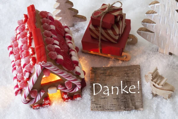 Pepparkakshus, släde, snö, Danke betyder Tack — Stockfoto