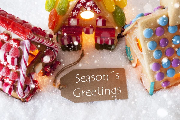 Casa de jengibre colorido, Copos de nieve, Saludos de temporada de texto — Foto de Stock