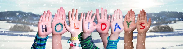 Niños Manos Construyendo Vacaciones de Palabra, Fondo de Invierno Nevado —  Fotos de Stock