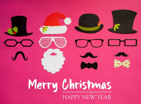 Santa Claus, conjunto de máscara, fondo rosa, feliz Navidad y feliz año nuevo —  Fotos de Stock