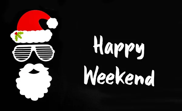 Weihnachtsmann Papiermaske, schwarzer Hintergrund, Text Happy Weekend — Stockfoto