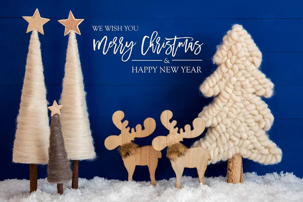 Juletre, elg, snø, tekst God jul og godt nytt år – stockfoto