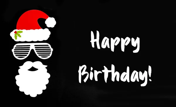 Weihnachtsmann Papiermaske, schwarzer Hintergrund, Text Happy Birthday — Stockfoto