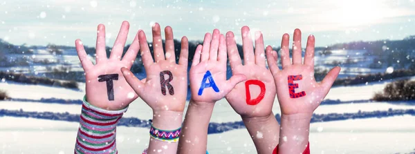 Çocuk Elleri Kelime Ticareti, Karlı Kış Arkaplanı — Stok fotoğraf