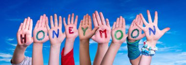 Çocuk Elleri Sözcük İnşa Eden Balayı, Mavi Gökyüzü