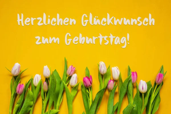 Lale, Glueckwunsch Zum Geburtstag Mutlu Yıllar, Sarı Arkaplan — Stok fotoğraf